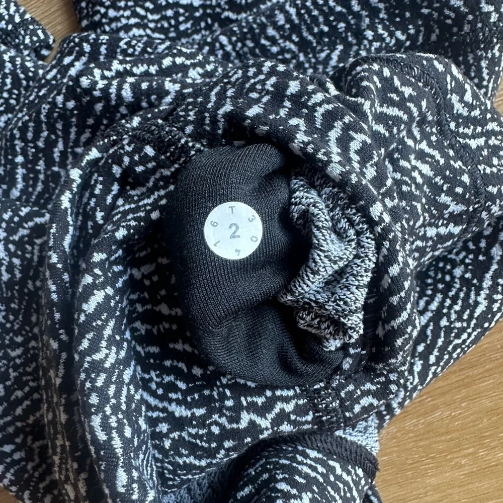 Lululemon Size 2 Cropped Leggings